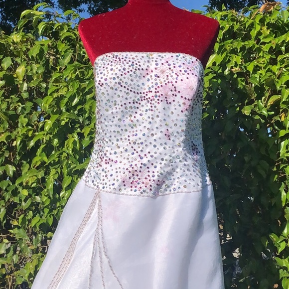 Dresses & Skirts - Strapless white gown